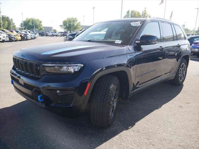 Certified 2022 Jeep Grand Cherokee Trailhawk w/ Advanced Protech Group II AWD/4WD image 4