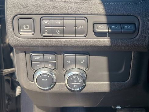 Used 2021 GMC Yukon Denali w/ LPO, Illumination Package image 28