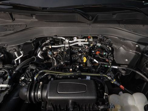 Used 2022 Ford Explorer XLT w/ Equipment Group 202A image 19