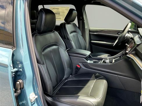 New 2026 Jeep Grand Cherokee L Limited AWD/4WD image 18