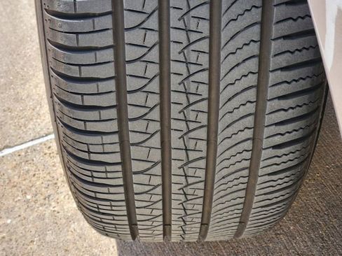 Used 2025 Land Rover Discovery Sport S image 11