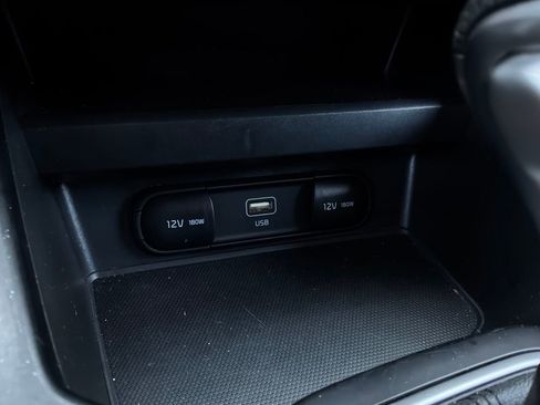 Used 2025 Kia Soul LX w/ LX Technology Package FWD image 23