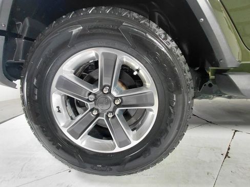 Used 2021 Jeep Wrangler Unlimited Sahara w/ Uconnect 4C Nav & Sound Group AWD/4WD image 10