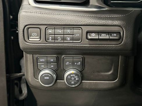 Used 2022 GMC Yukon XL Denali image 15