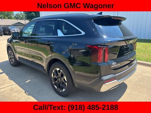 Used 2025 Kia Sorento S w/ Panoramic Sunroof Package FWD image 7