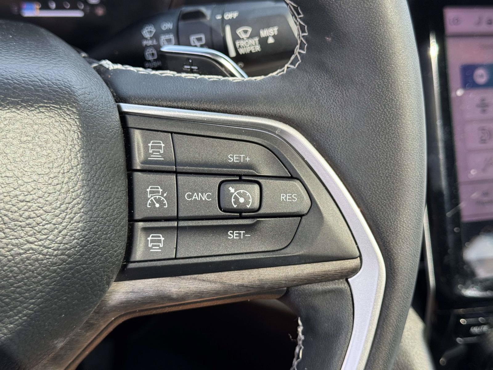 Used 2024 Jeep Grand Cherokee Limited AWD/4WD image 21