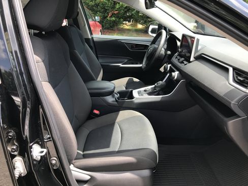 Certified 2025 Toyota RAV4 LE AWD/4WD image 26