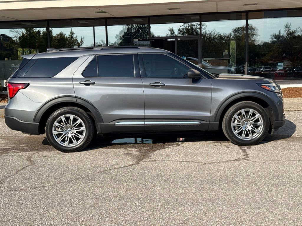 Used 2025 Ford Explorer Active w/ Active Comfort Package AWD/4WD image 18