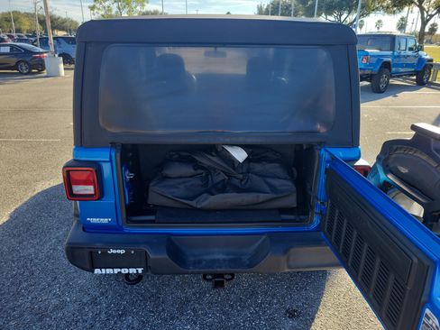 Used 2021 Jeep Wrangler Sport image 7