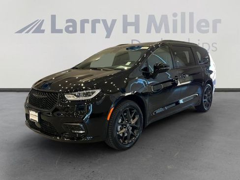 New 2026 Chrysler Pacifica Select image 1