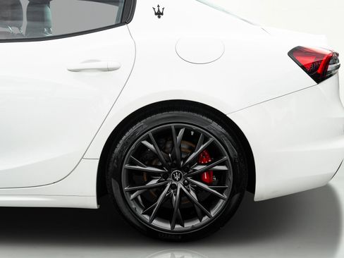 Used 2022 Maserati Ghibli Modena Q4 image 17