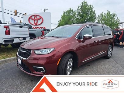 Used 2022 Chrysler Pacifica Limited