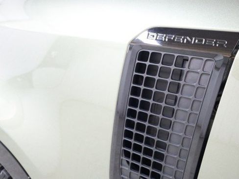 Used 2022 Land Rover Defender 90 X-Dynamic HSE image 32