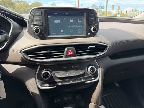 Used 2020 Hyundai Santa Fe SE image 14