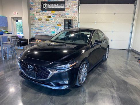 Used 2020 MAZDA MAZDA3 Sedan w/ Premium Package FWD image 5