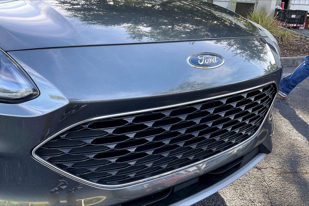 Used 2020 Ford Escape Titanium FWD image 26