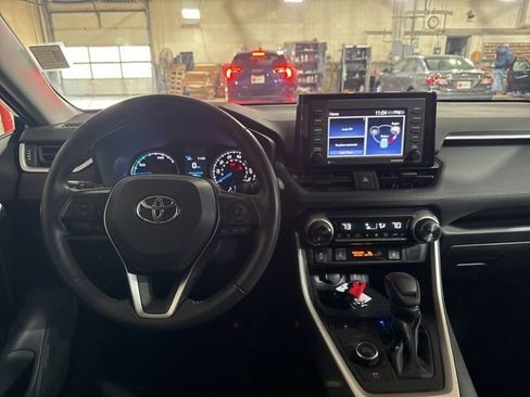 Used 2021 Toyota RAV4 XLE image 8