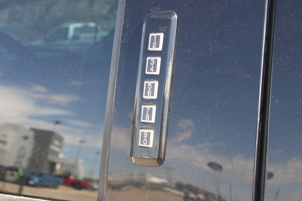 Used 2019 Ford F150 Lariat w/ Equipment Group 502A Luxury AWD/4WD image 39