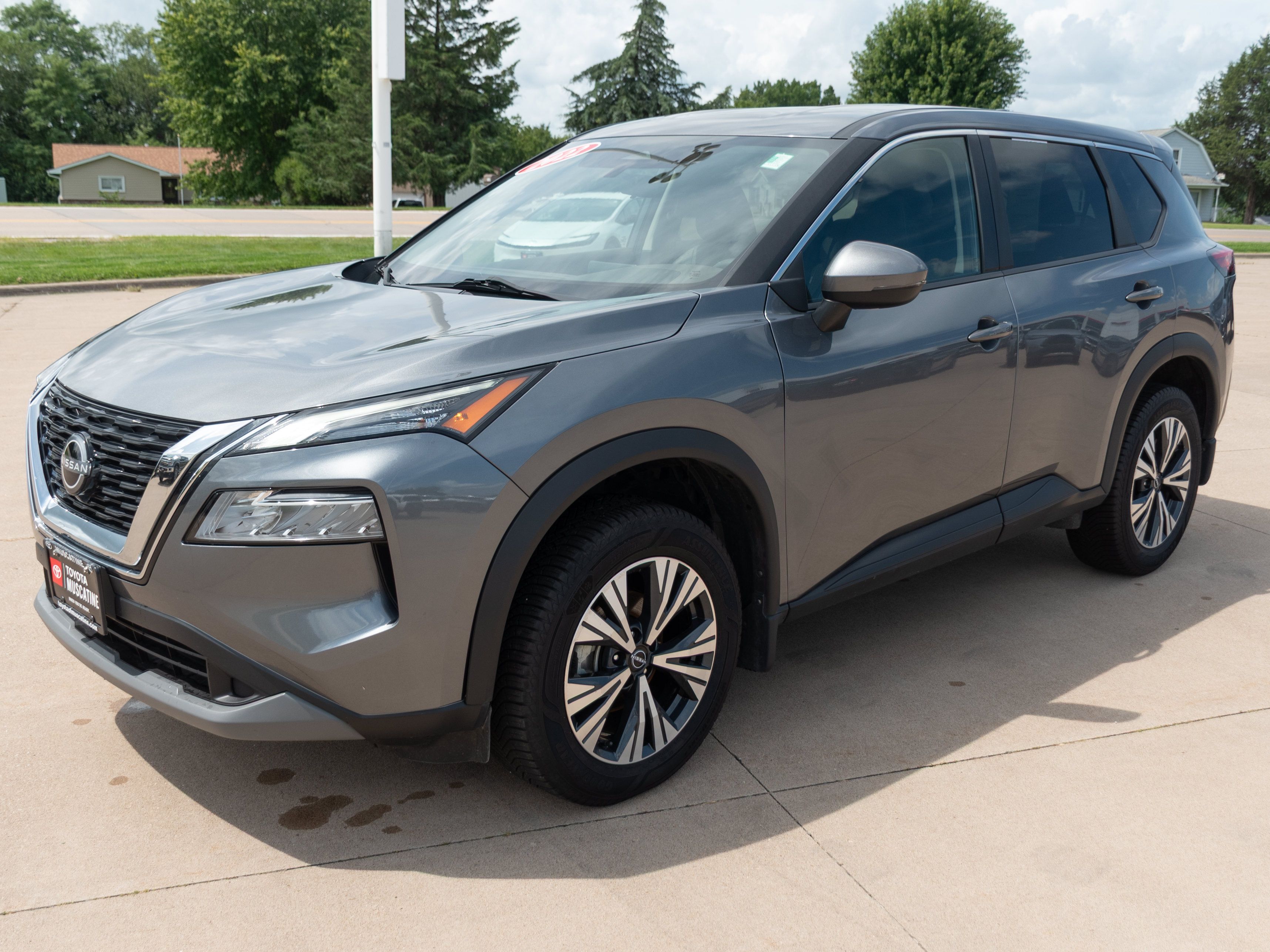 Used 2022 Nissan Rogue SV AWD/4WD image 5