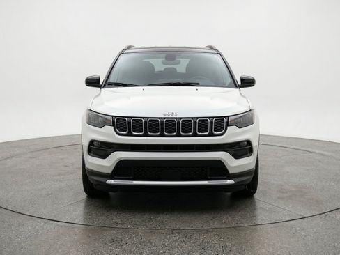 Used 2025 Jeep Compass Limited AWD/4WD image 2