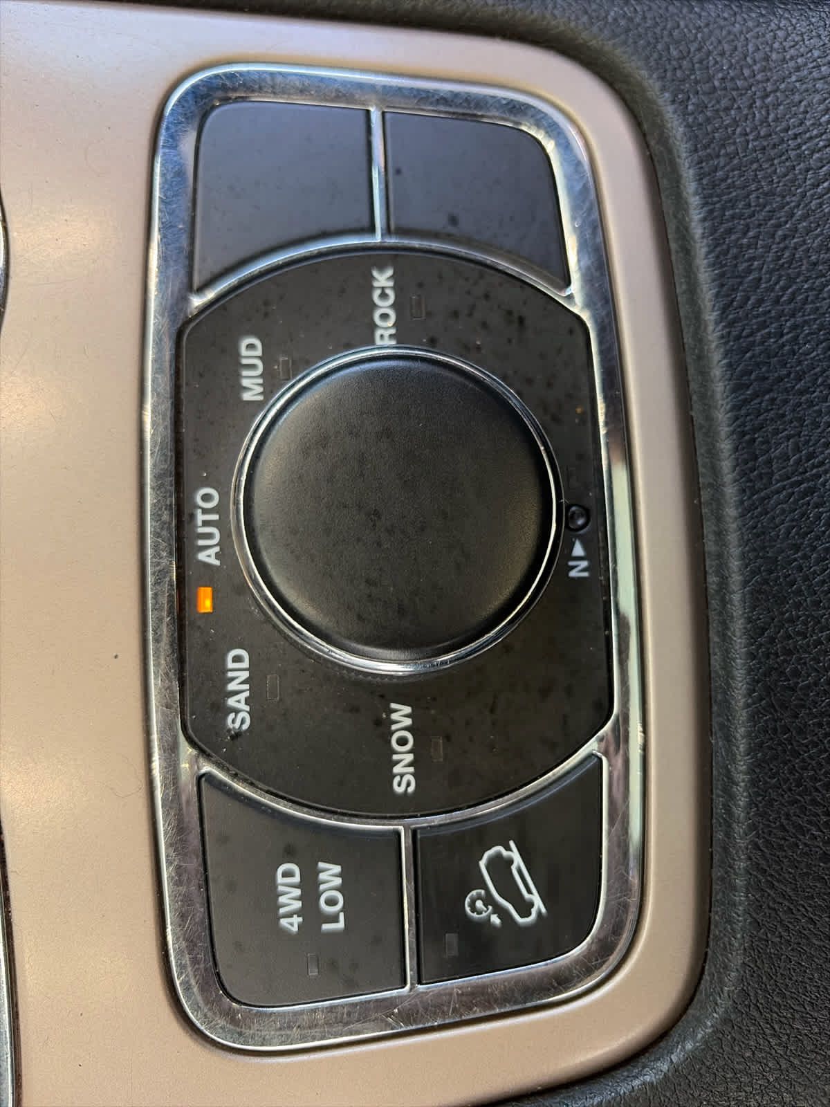 Used 2017 Jeep Grand Cherokee Limited AWD/4WD image 22