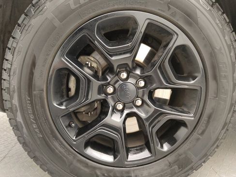 Used 2019 Jeep Cherokee Trailhawk w/ Cold Weather Group AWD/4WD image 31