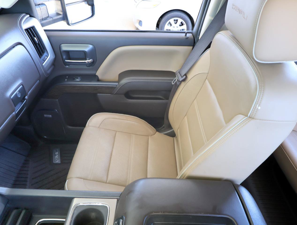 Used 2019 GMC Sierra 2500 Denali w/ Duramax Plus Package AWD/4WD image 19