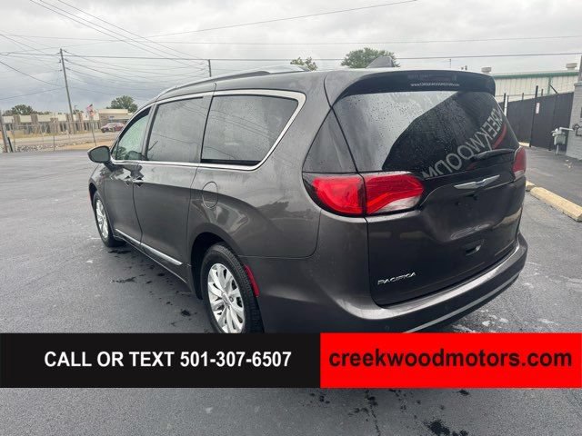 Used 2019 Chrysler Pacifica Touring-L FWD image 3