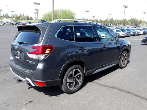 Used 2022 Subaru Forester Touring w/ Popular Package #2 image 5