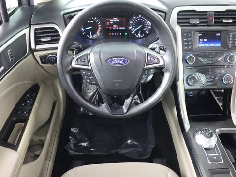 Used 2018 Ford Fusion SE image 29