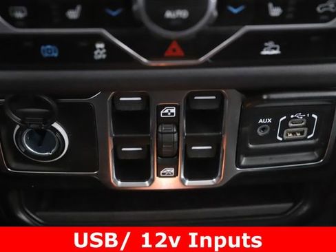 Used 2024 Jeep Wrangler Unlimited Sahara image 23