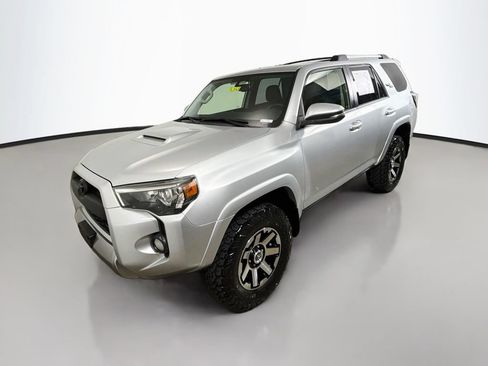 Used 2018 Toyota 4Runner TRD Off-Road Premium w/ Convenience Package AWD/4WD image 3