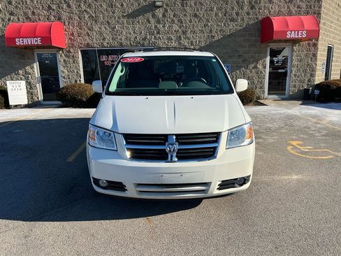 Used 2010 Dodge Grand Caravan SXT image 2