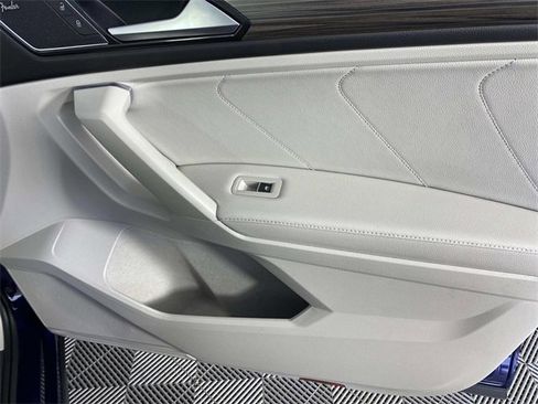 Used 2022 Volkswagen Tiguan SEL R-Line image 25