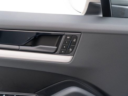 New 2025 Porsche Cayenne image 22