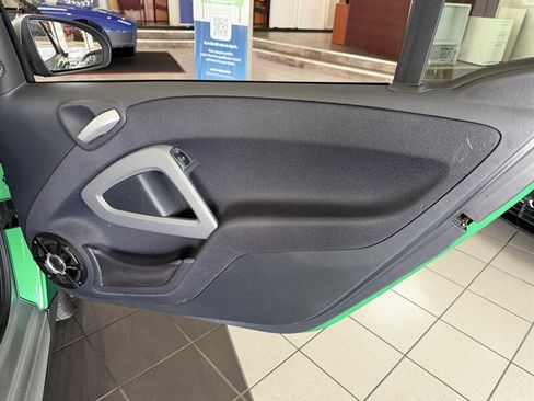 Used 2011 smart fortwo pure RWD image 17