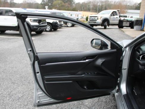 Used 2020 Toyota Camry SE image 17