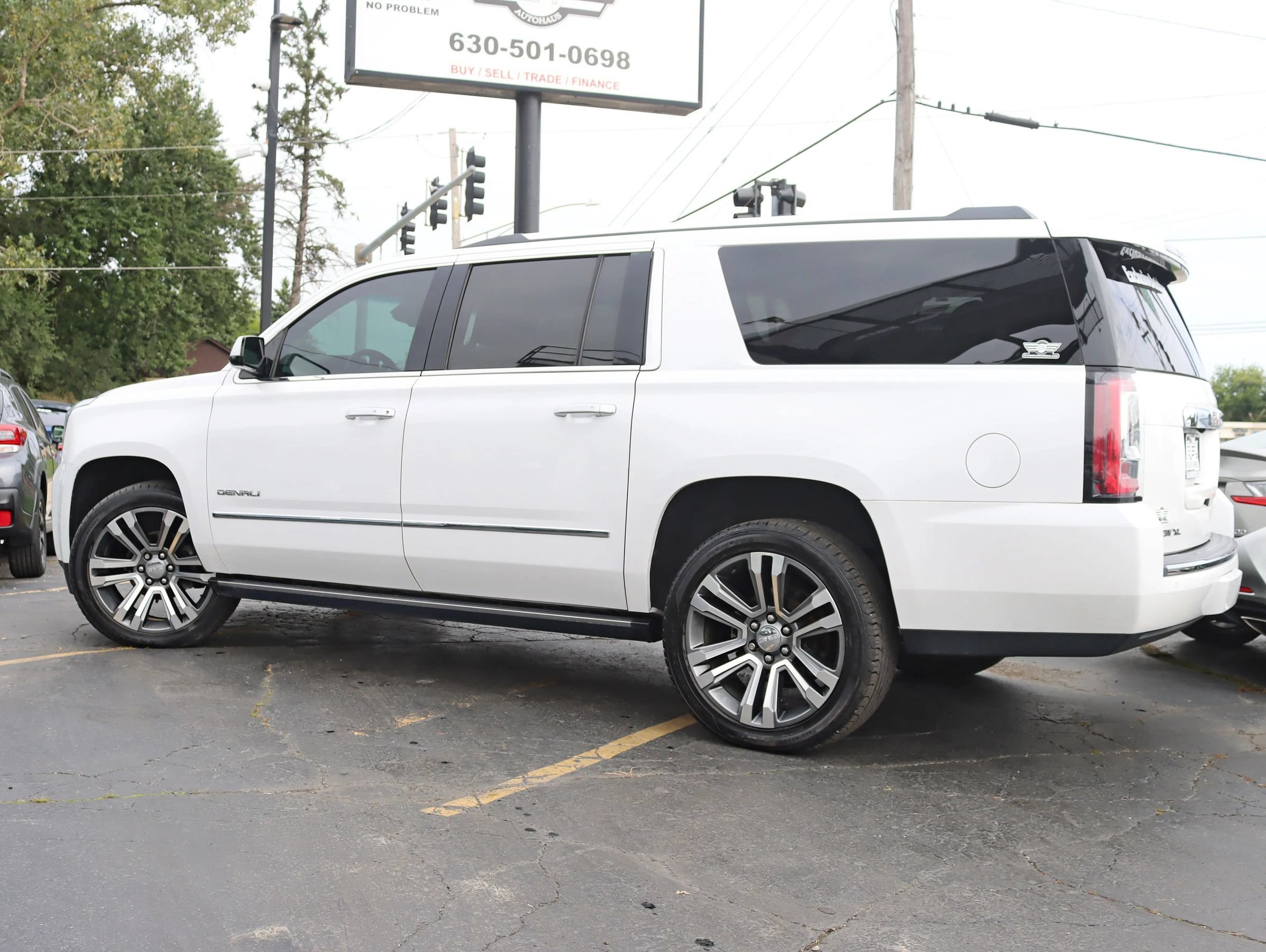 Used 2019 GMC Yukon XL Denali w/ Denali Ultimate Package AWD/4WD image 10