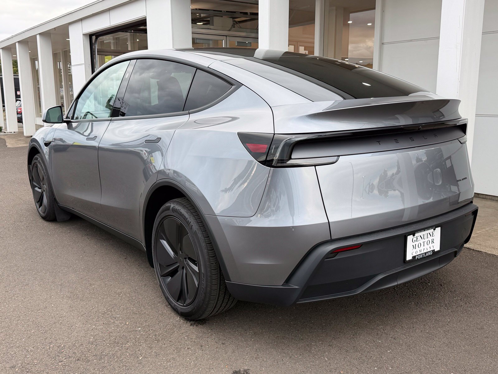 Used 2026 Tesla Model Y AWD image 3