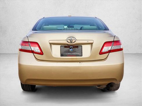 Used 2010 Toyota Camry LE image 6