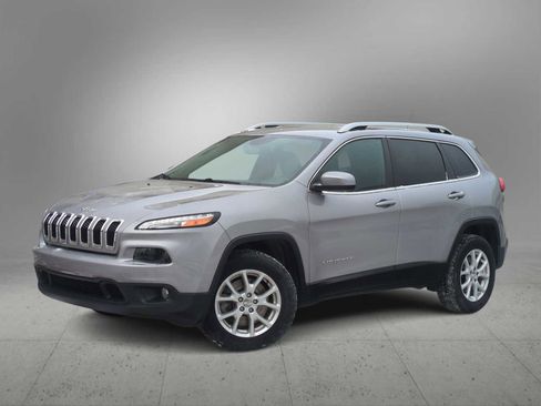Used 2018 Jeep Cherokee Latitude w/ Cold Weather Group image 1