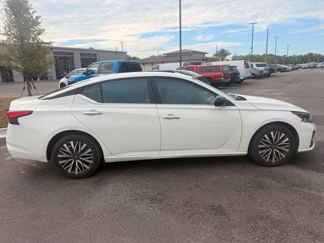 Used 2025 Nissan Altima 2.5 SV FWD image 17