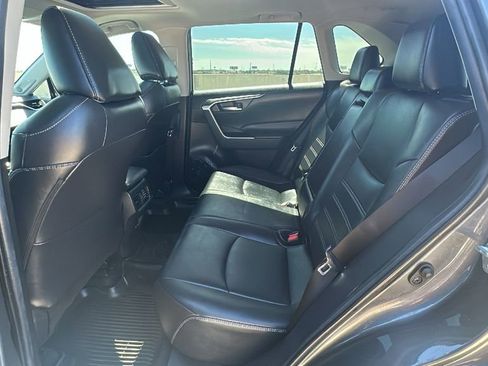 Used 2020 Toyota RAV4 XLE Premium FWD image 33