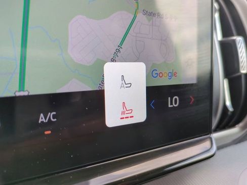 Used 2025 Ford Expedition Active image 26