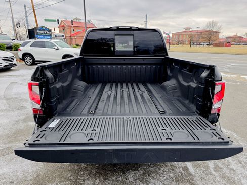 Used 2021 Nissan Titan SL w/ Moonroof Package image 41