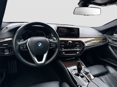 Used 2018 BMW 530e image 25