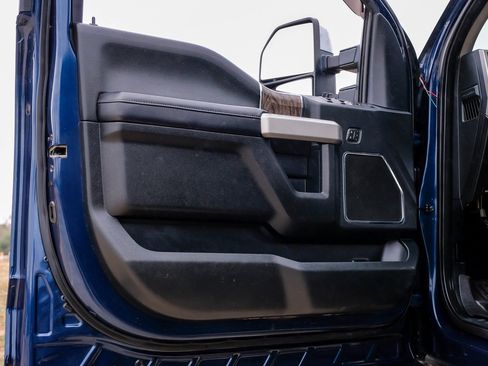 Used 2019 Ford F250 Lariat w/ Chrome Package image 45