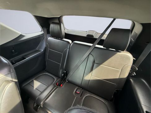 Used 2020 Chevrolet Traverse LT w/ LT Premium Package AWD/4WD image 17