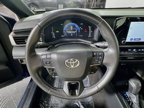 Used 2025 Toyota Camry SE FWD image 10