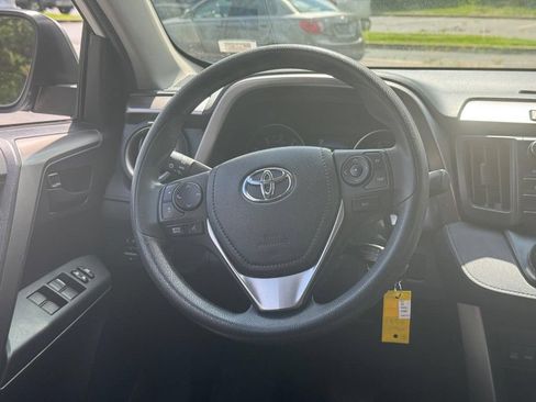 Used 2018 Toyota RAV4 LE w/ All Weather Liner Package FWD image 17